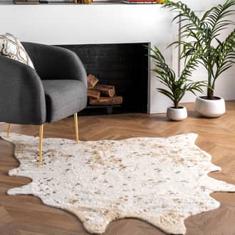 Off White Vaquero Macchiato Faux Cowhide rug - Contemporary Shaped 4' x 5'