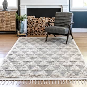 Beige Ridgedale Shaggy Trellis rug