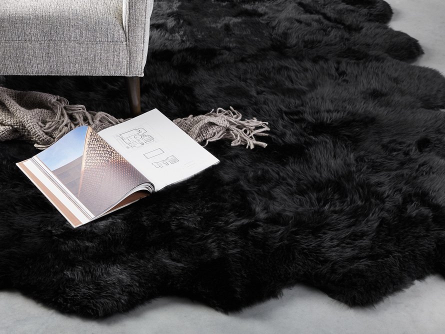 Sheepskin Wool 7' x 6' Rug in Black