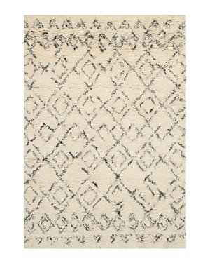 Safavieh Casablanca Collection Area Rug, 5' x 8'