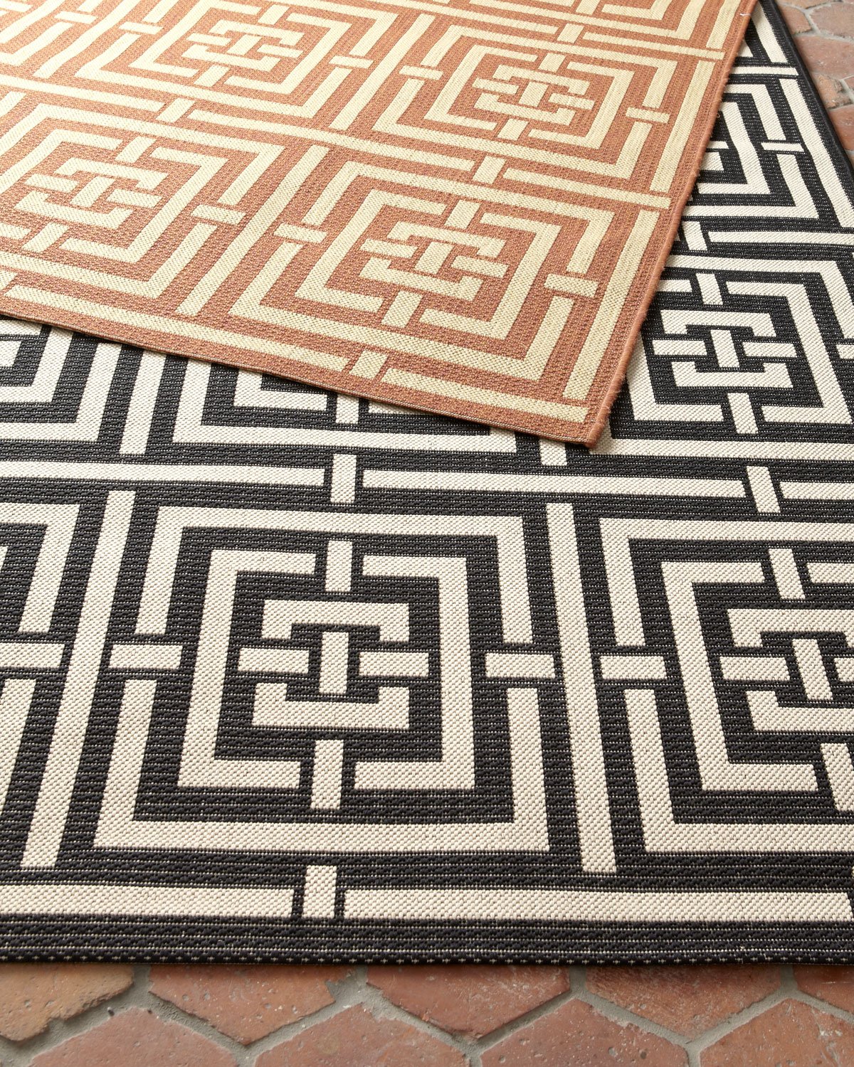 Square Graphic Flatweave Rug, 5'3in x 7'7in